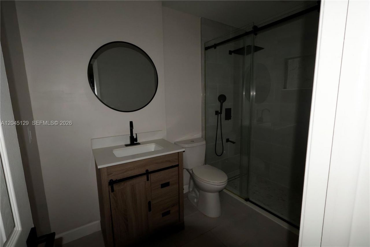 8985 Palm Tree Ln, Unit 8985, Pembroke Pines, FL 33024 Photo