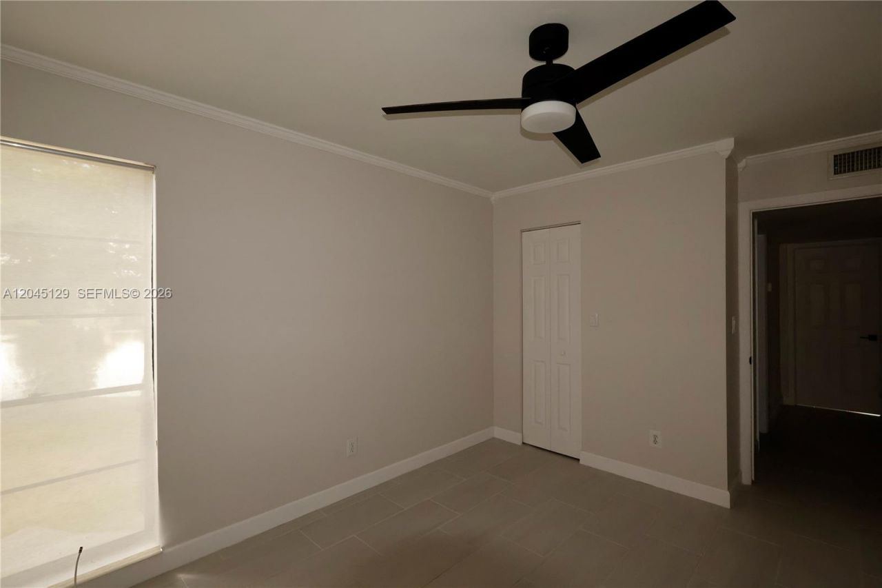 8985 Palm Tree Ln, Unit 8985, Pembroke Pines, FL 33024 Photo