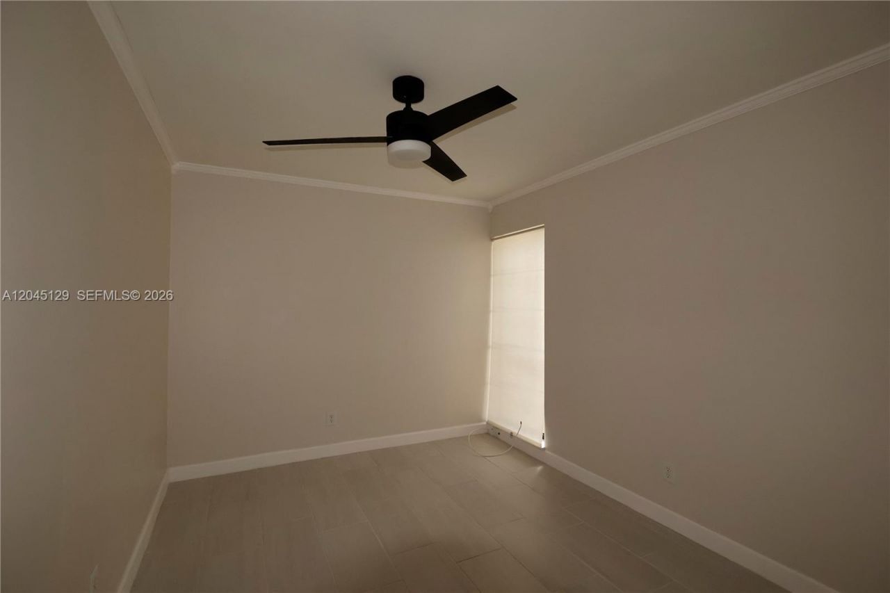 8985 Palm Tree Ln, Unit 8985, Pembroke Pines, FL 33024 Photo