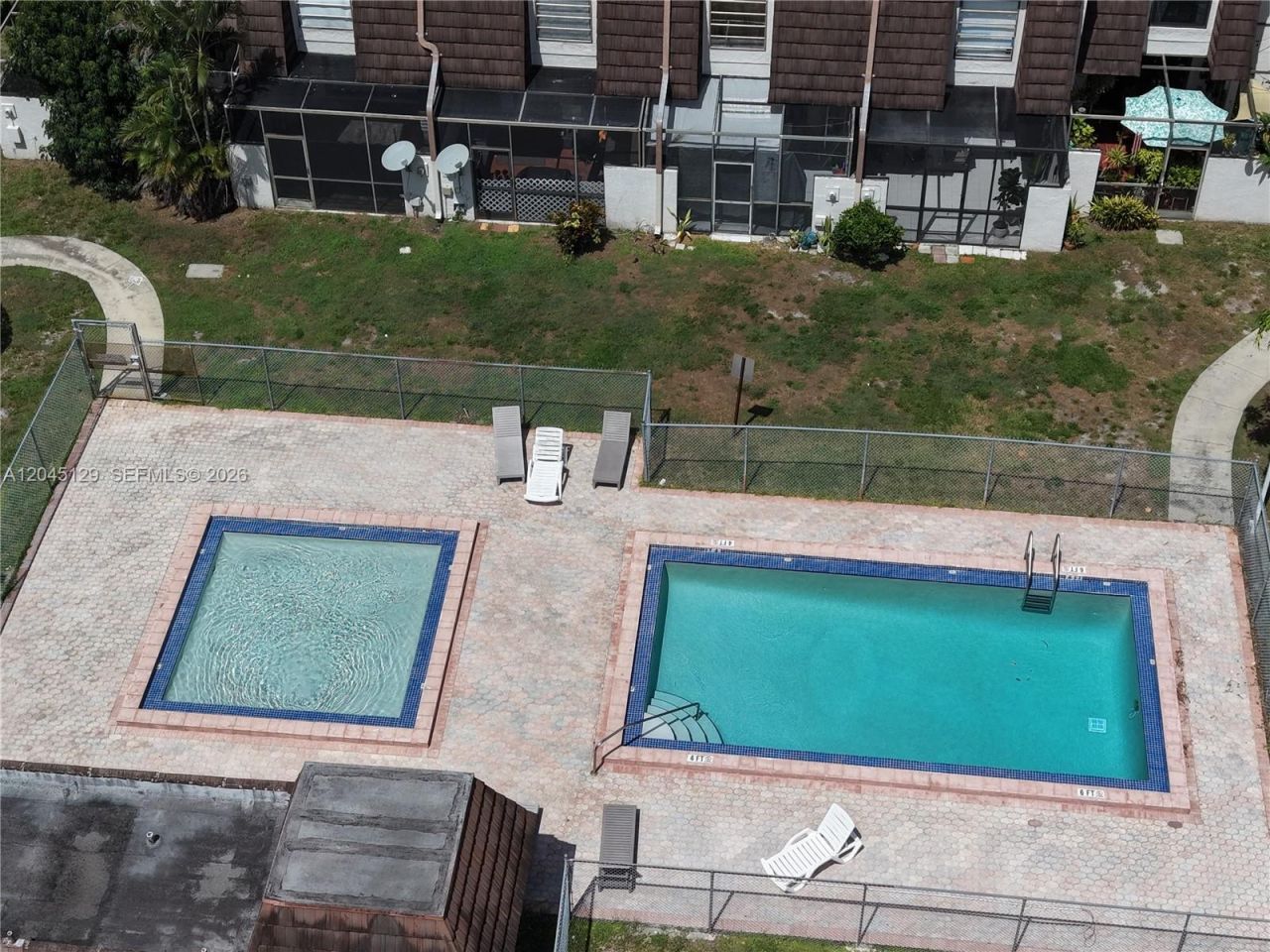 8985 Palm Tree Ln, Unit 8985, Pembroke Pines, FL 33024 Photo