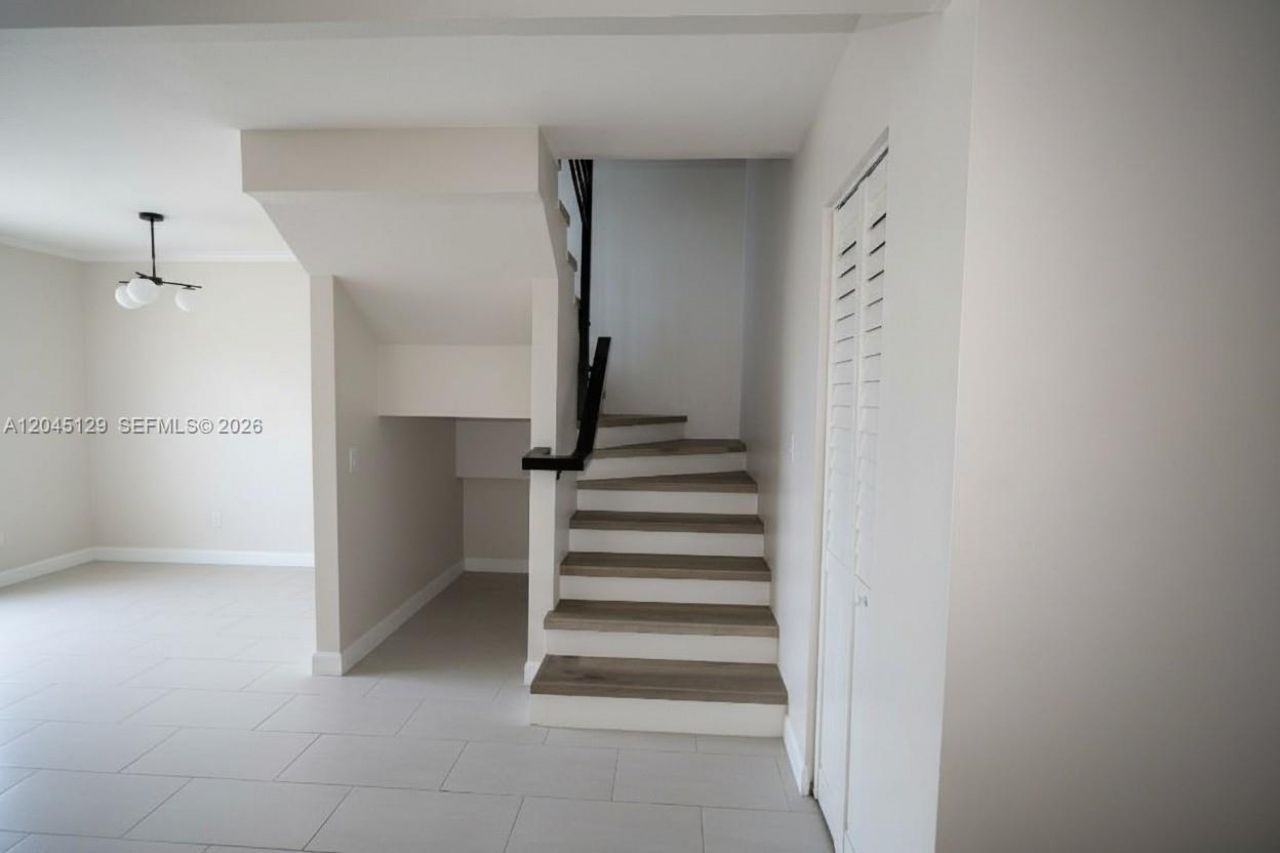 8985 Palm Tree Ln, Unit 8985, Pembroke Pines, FL 33024 Photo