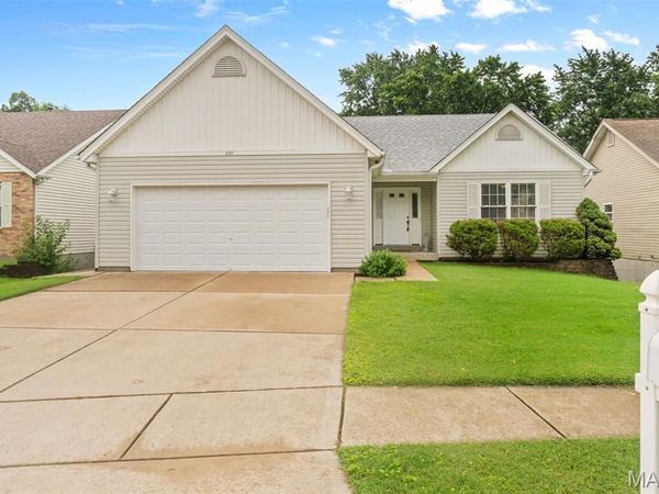 440 Raymond Drive , Florissant, MO 63031