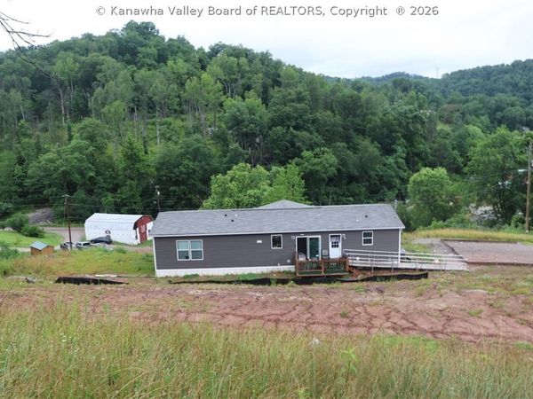 972 Dairy Road, Poca, WV 25159