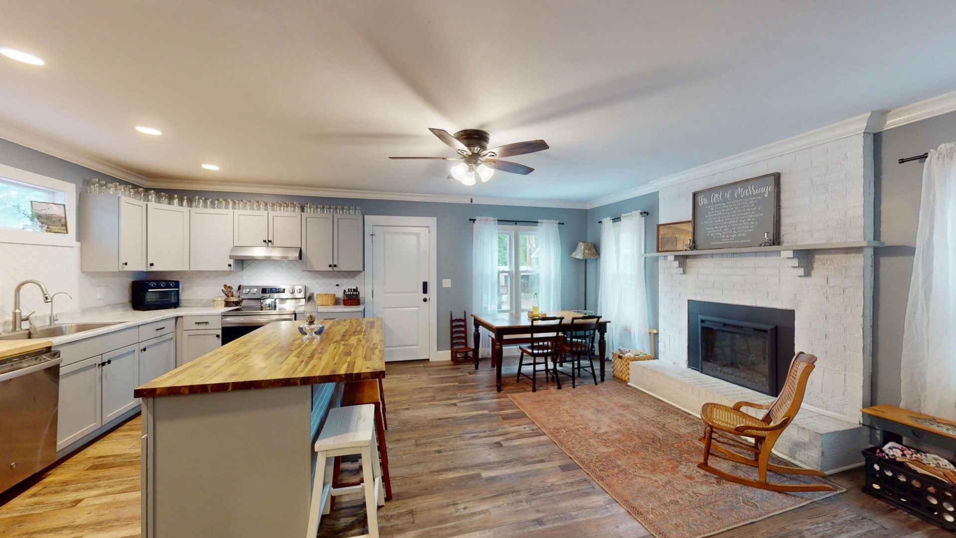 408 Thompson Street Photo 10