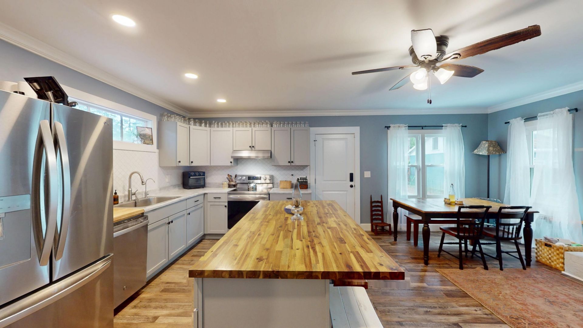 408 Thompson Street Photo 11