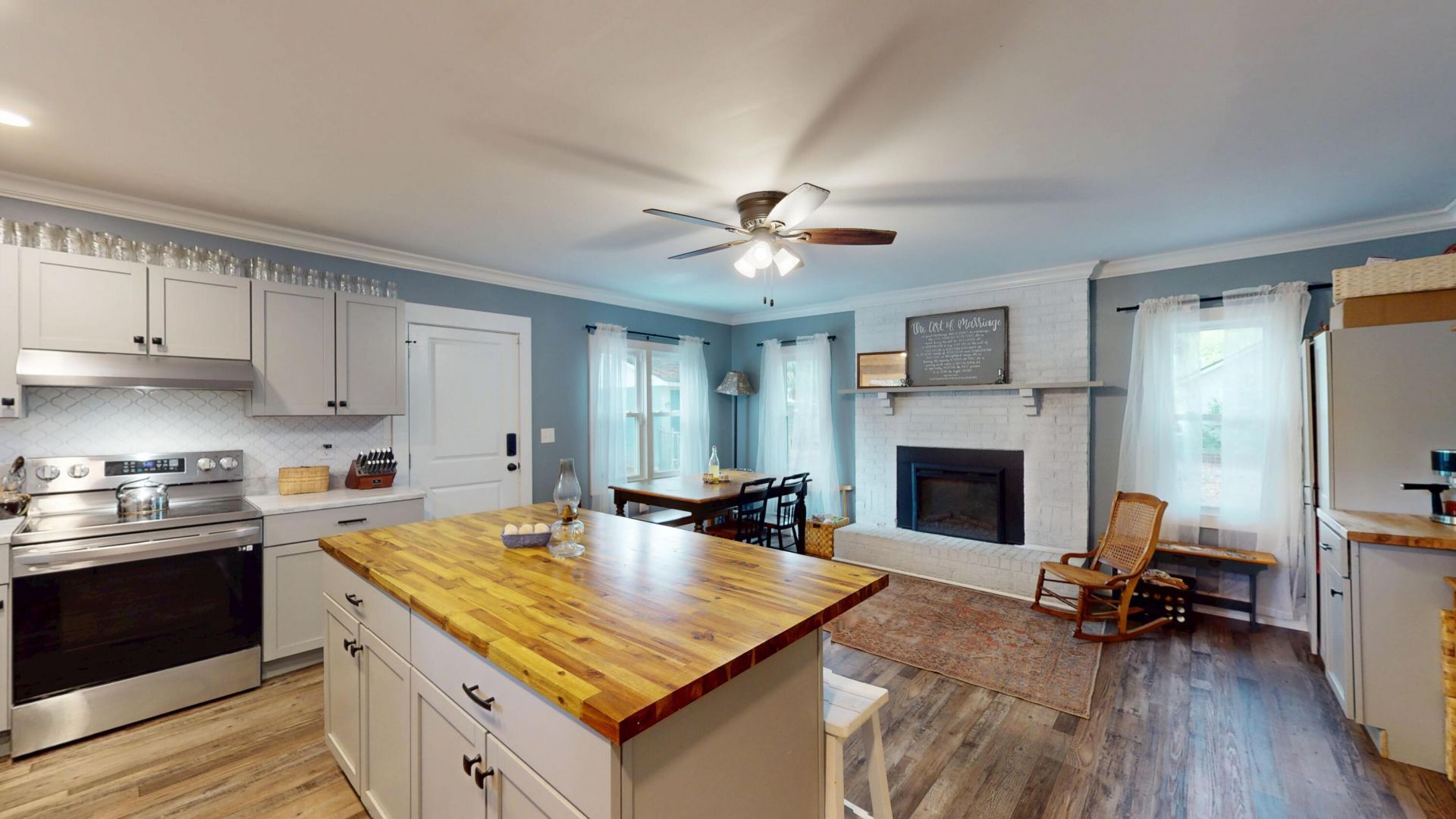 408 Thompson Street Photo 12