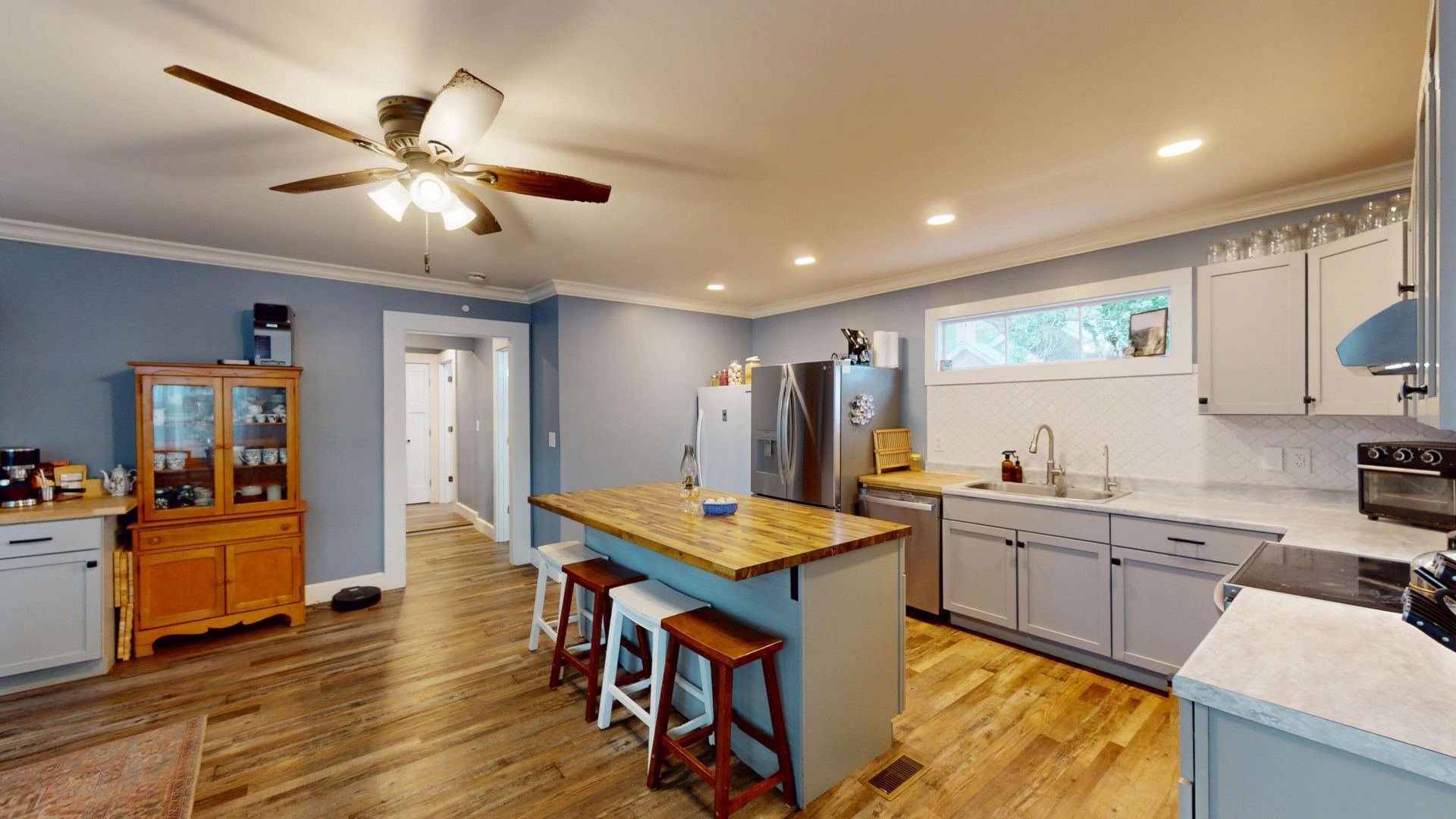 408 Thompson Street Photo 15