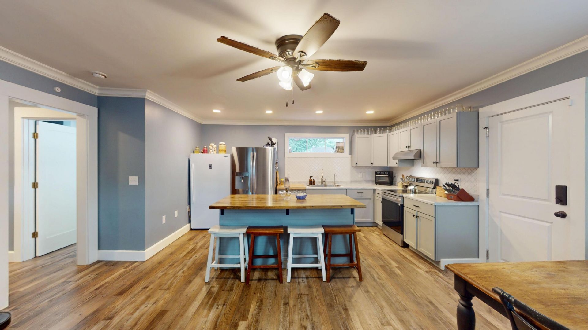 408 Thompson Street Photo 16