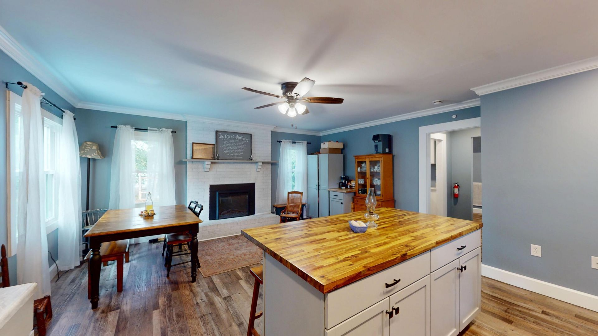 408 Thompson Street Photo 17
