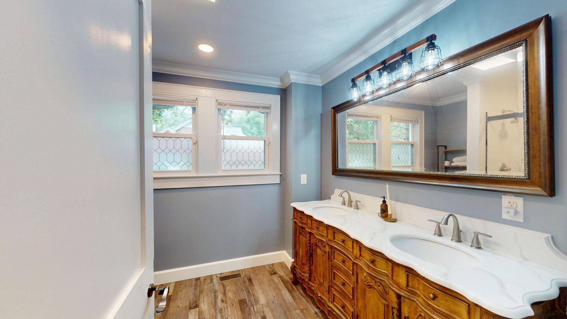 408 Thompson Street Photo 24