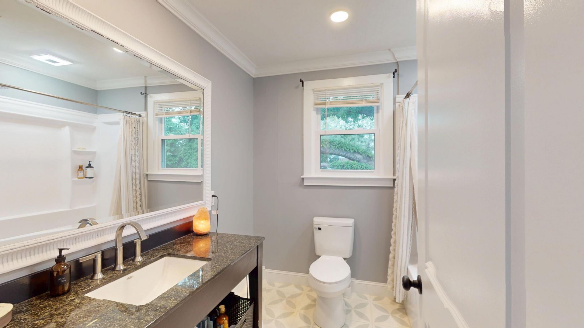 408 Thompson Street Photo 39