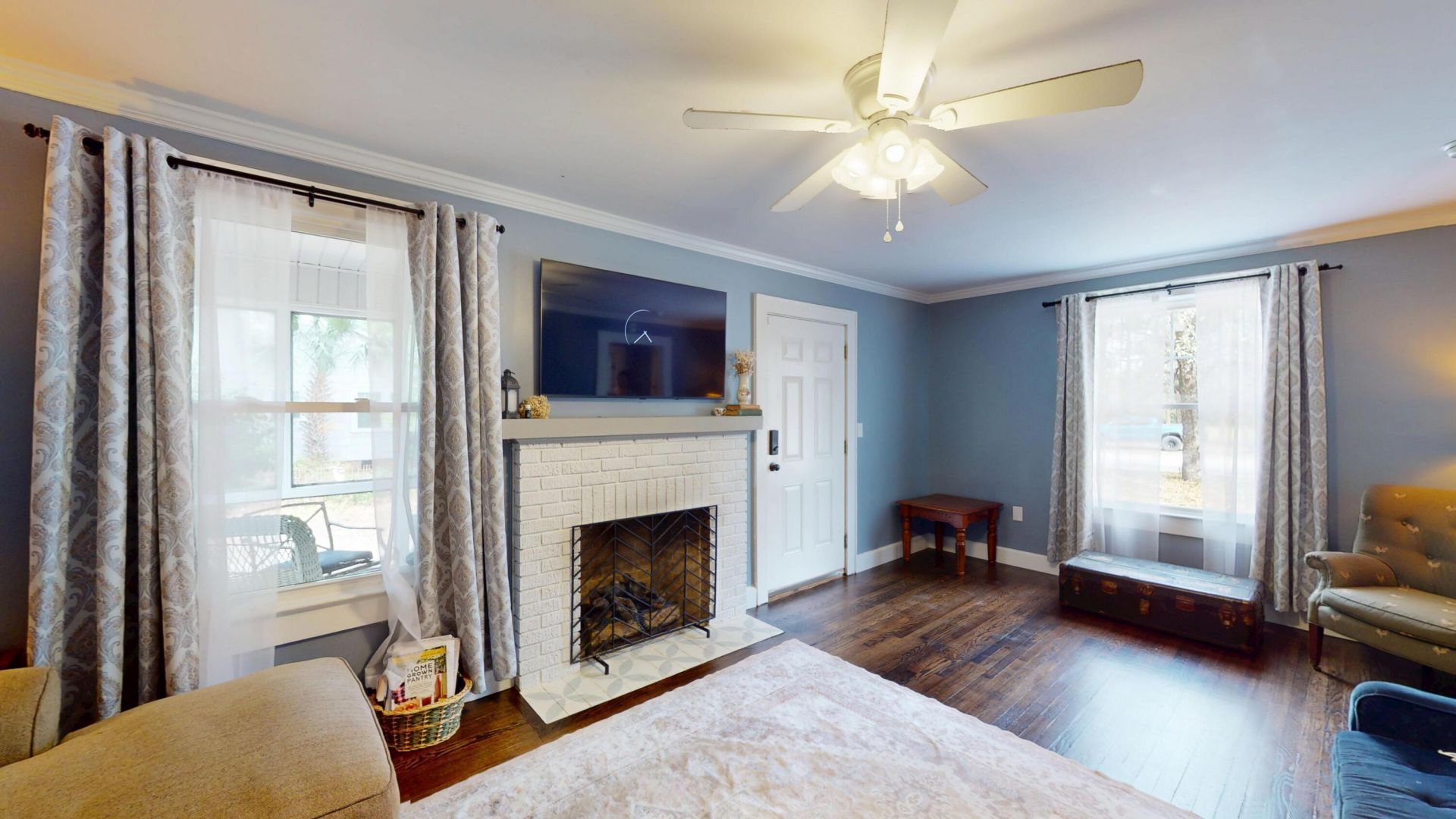 408 Thompson Street Photo 8