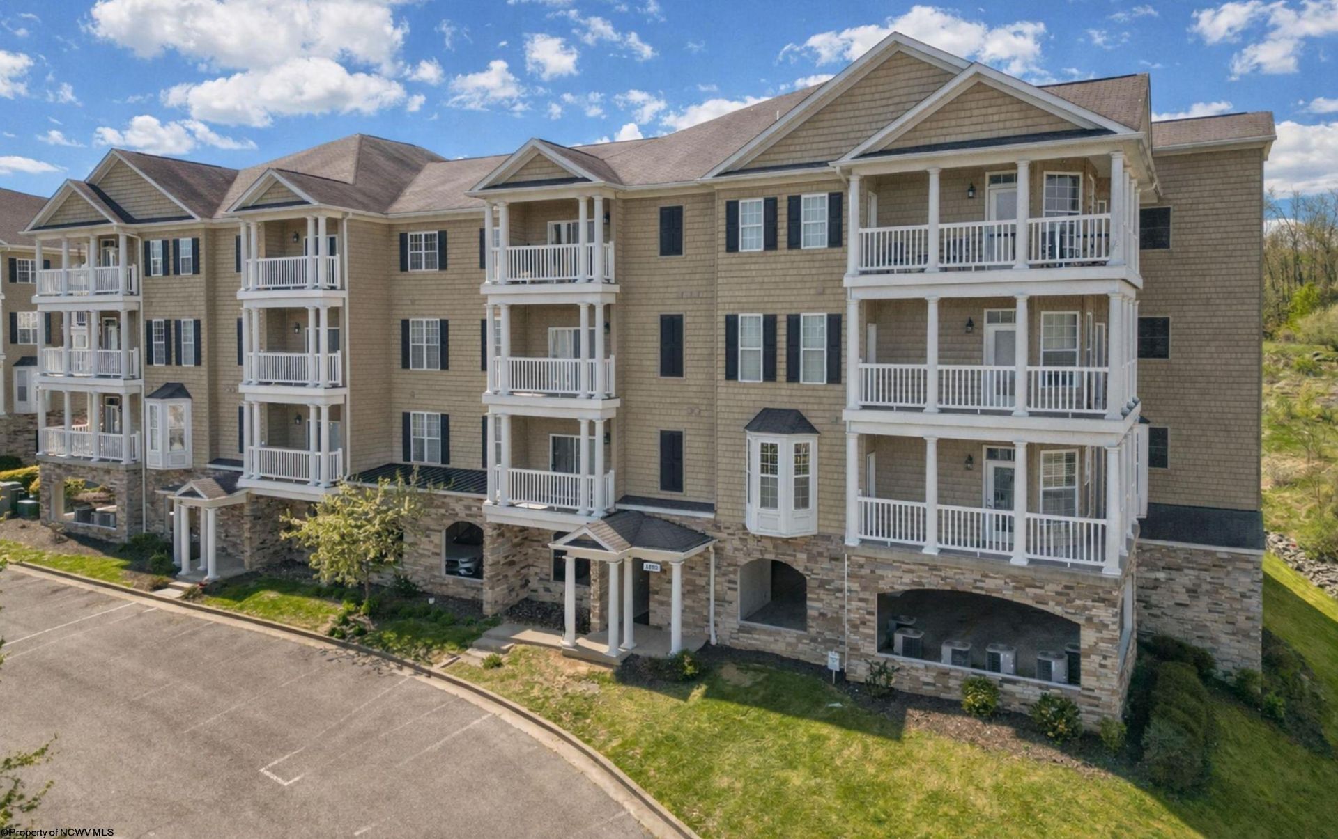 1211 Suncrest Village, Morgantown, WV 26505 Main Photo