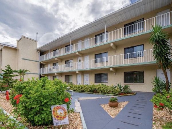 633 S Palmetto Avenue, Unit 207, Daytona Beach, FL 32114
