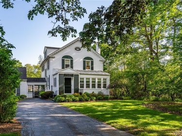 861 Chestnut Hill Road, East Aurora, NY 14052
