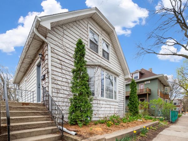 7113 N Wolcott Avenue , Chicago, IL 60626