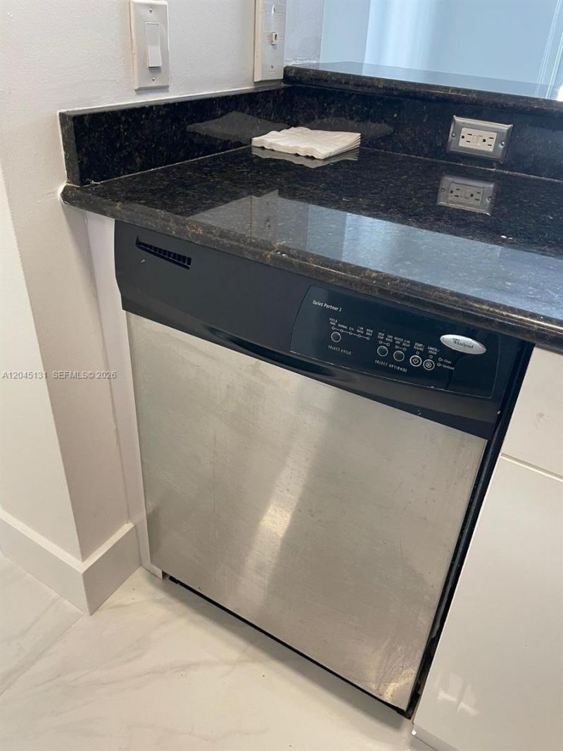 185 SE 14 Ter, Unit 1413, Miami, FL 33131 Photo