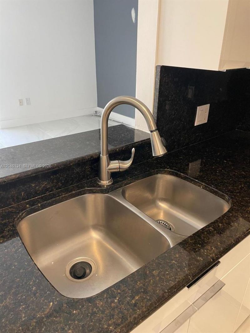 185 SE 14 Ter, Unit 1413, Miami, FL 33131 Photo