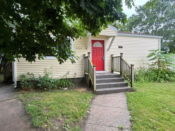 1121 Woodcrest Avenue , Riverhead, NY 11901