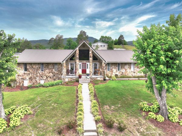173 Academy Street, Sneedville, TN 37869