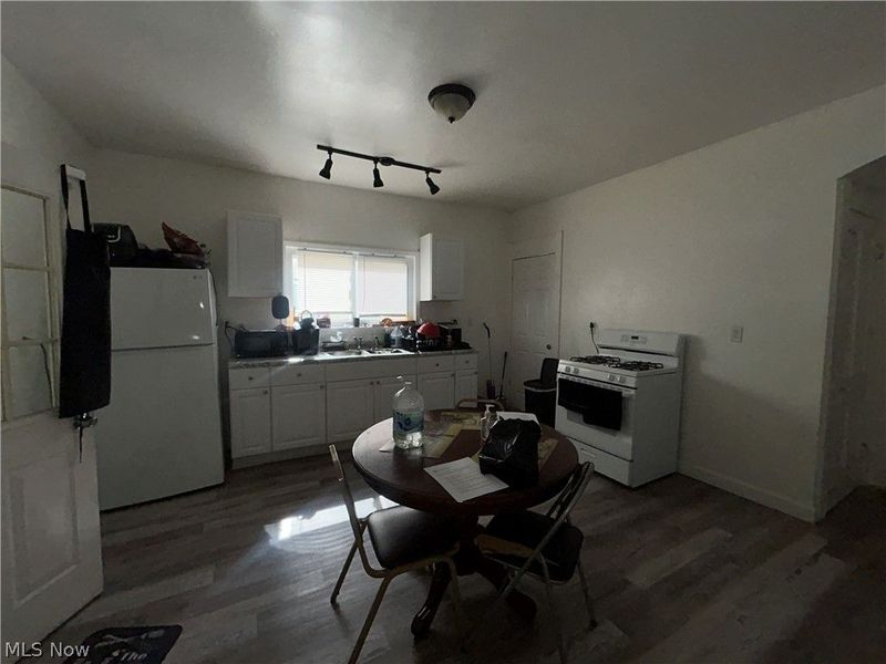4002 Robert Avenue, Cleveland, OH 44109 Photo 2