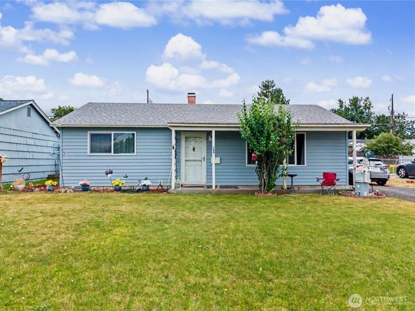 709 S Hawthorne Drive, Moses Lake, WA 98837