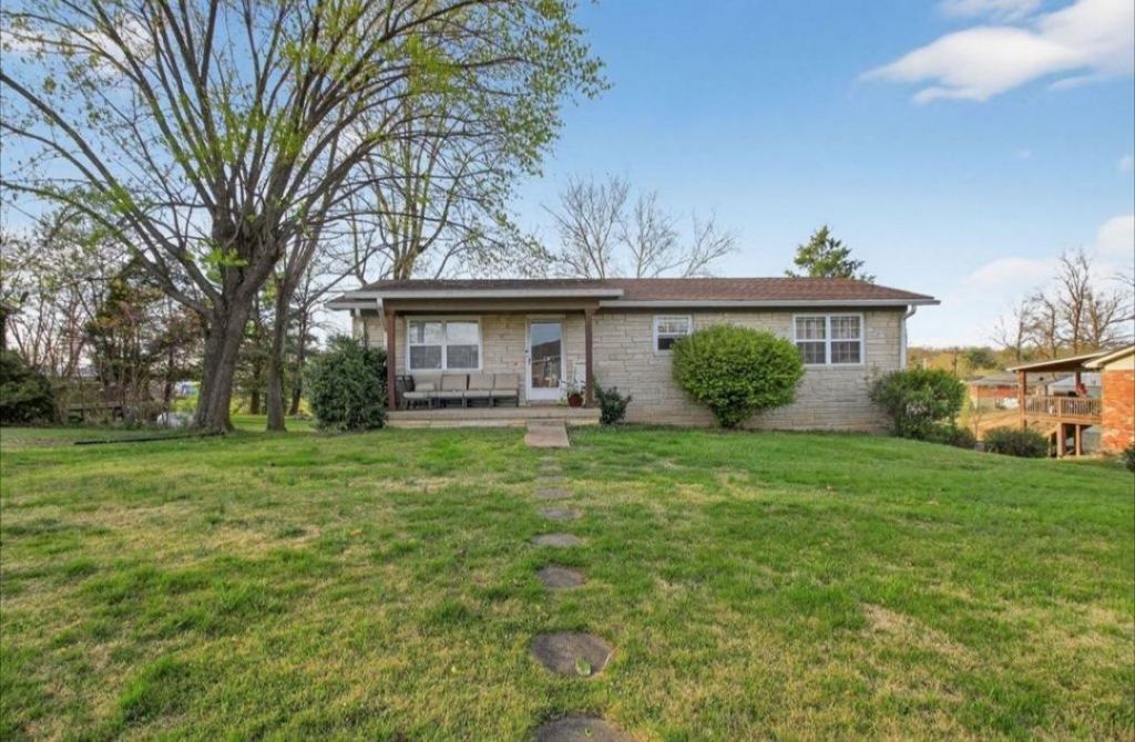 331 Southwest Circle , Scottsville, KY 42164 Main Photo