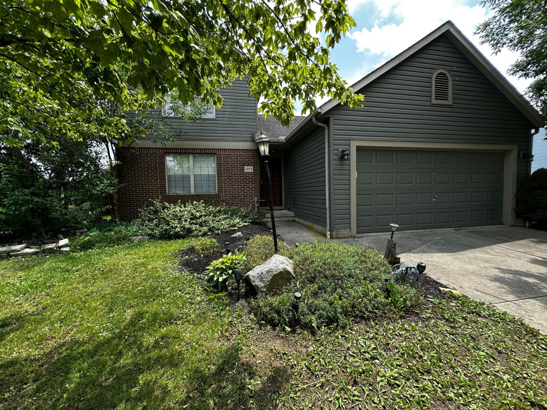 1059 Somerset Court, London, OH 43140 Main Photo