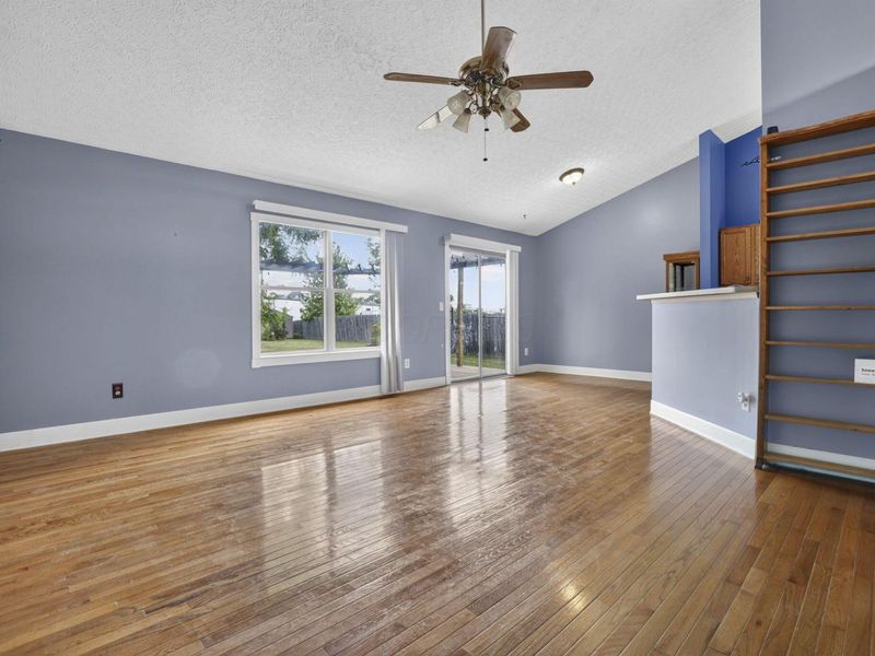 1059 Somerset Court, London, OH 43140 Photo 10