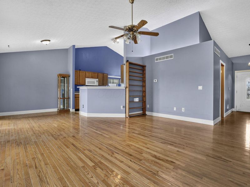 1059 Somerset Court, London, OH 43140 Photo 11