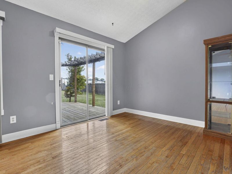 1059 Somerset Court, London, OH 43140 Photo 14