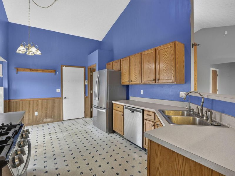 1059 Somerset Court, London, OH 43140 Photo 17