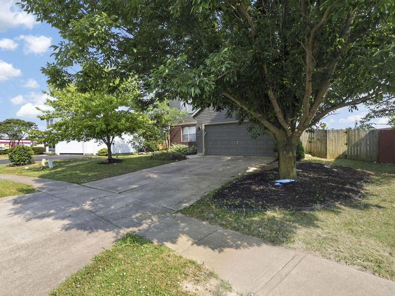 1059 Somerset Court, London, OH 43140 Photo 3