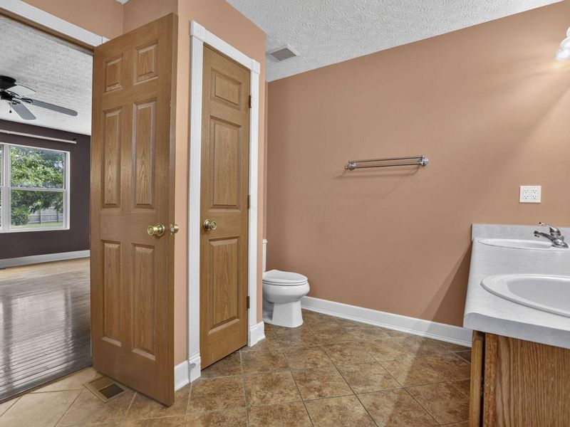 1059 Somerset Court, London, OH 43140 Photo 33