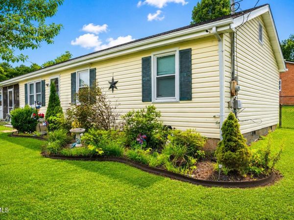 102 Mountain View Circle, Johnson City, TN 37601