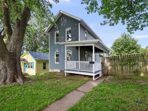 2015 Leclaire Street , Davenport, IA 52803