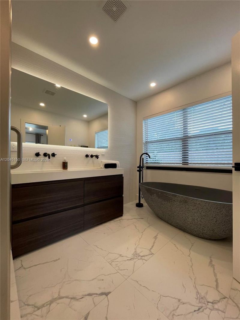 1215 E Broward Blvd , Fort Lauderdale, FL 33301 Photo