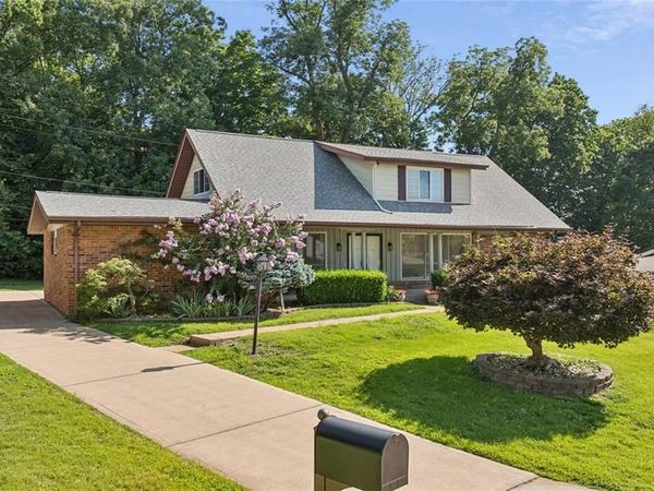 44 Forestvale Drive, Chesterfield, MO 63017