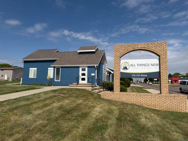 317 8th St SW, Orange City, IA 51041