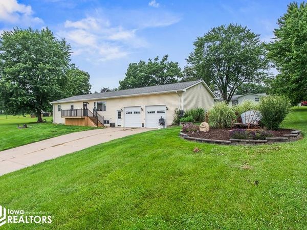 409 Crestview Circle, Bloomfield, IA 52537