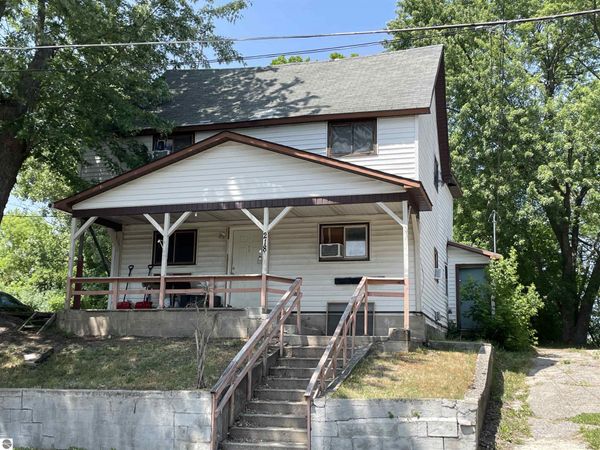 218 Cottage S, Cadillac, MI 49601