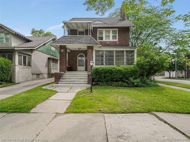 1102 Beaconsfield Avenue, Grosse Pointe Park, MI 48230