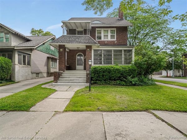 1102 Beaconsfield Avenue, Grosse Pointe Park, MI 48230