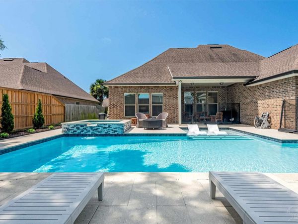 1525 Sabal Palm Dr, Gulf Breeze, FL 32563