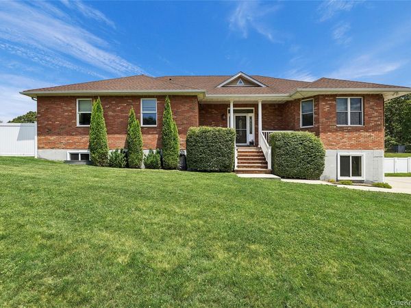 52 Mastro Road, Calverton, NY 11933