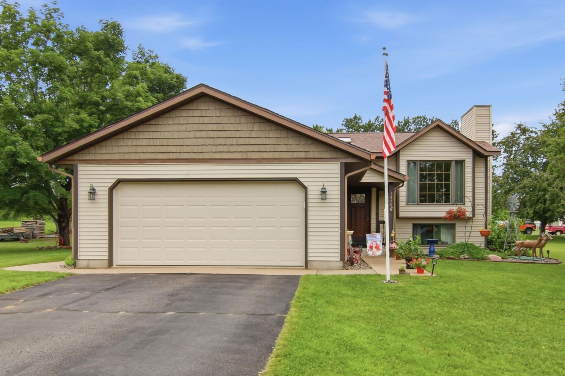 1440 Birchwood Lane, Eau Claire, WI 54703 Main Photo