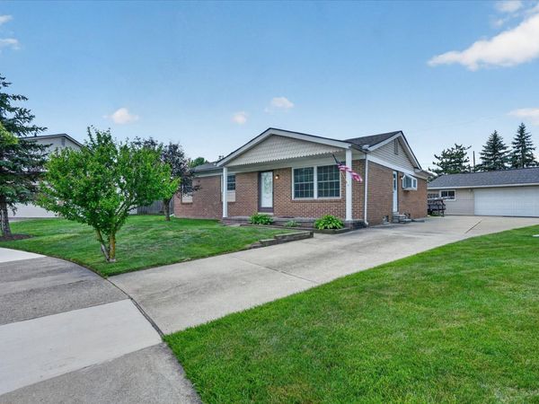 245 Roseland Drive, Canton, MI 48187