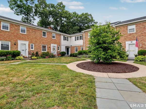 113 Heritage Hill, Unit 113, New Canaan, CT 06840