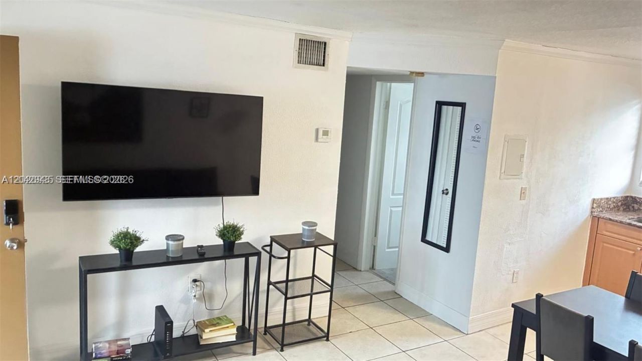 427 SW 6th St , Unit 4, Miami, FL 33130 Photo