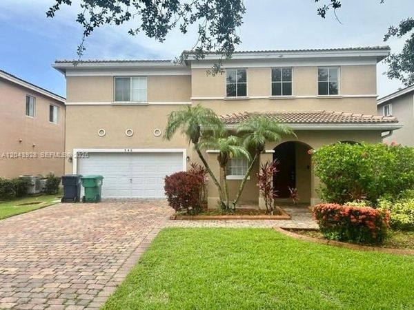 946 NW 206th St, Miami Gardens, FL 33169